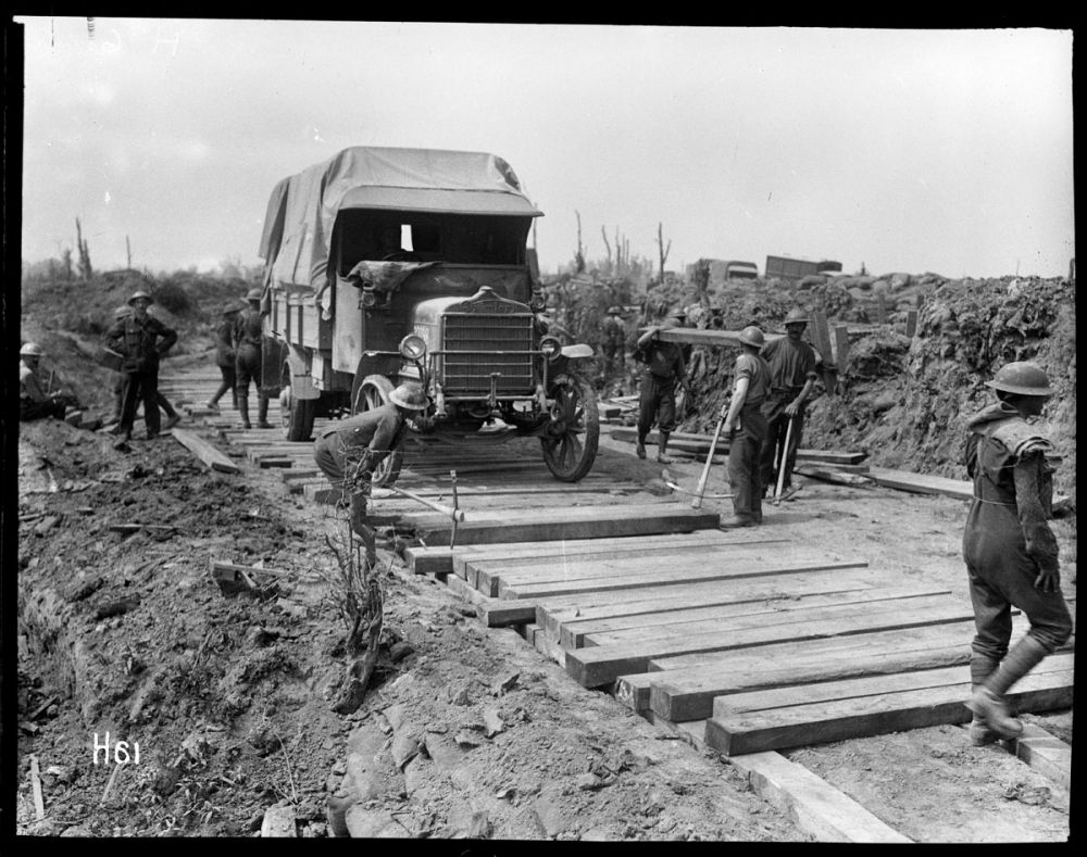 Men from the Pioneer Battalion lay a road in Messines, Belgium, immediately after the Allied advance. 1917.